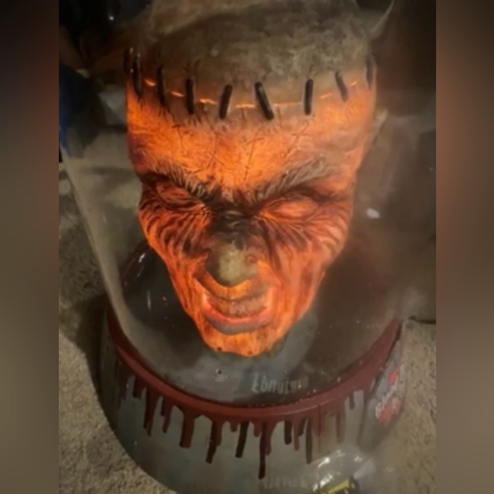 2006 Spirit Halloween Bleeding Head Fountain  Horror Prop Works
